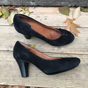 Clark’s Artisan black suede chunky heels size 9